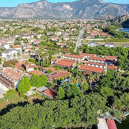 Aydos & Breeze Restaurant Hotel 5*